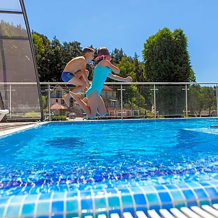 Na Wzgorzu Family Tatil parkı *